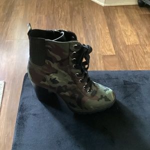 Madden Girl Camouflage Latch Boots Size 11